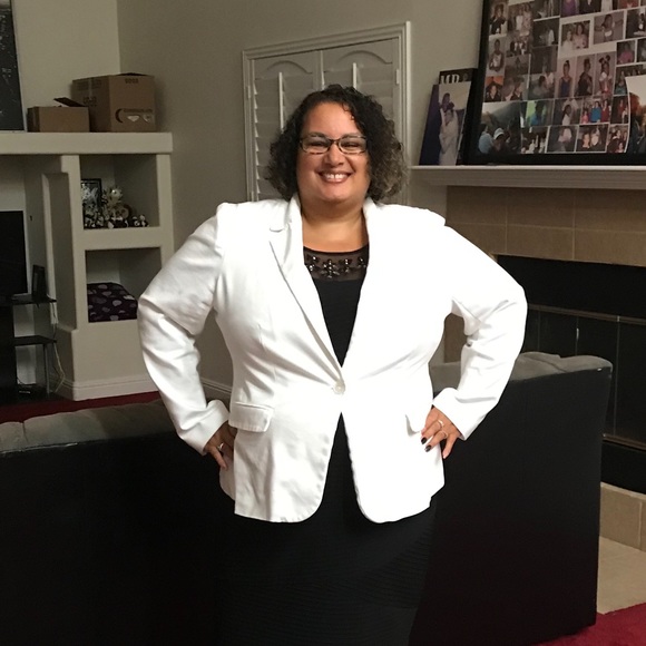 Meet your Posher, Christina - Picture 2 of 2